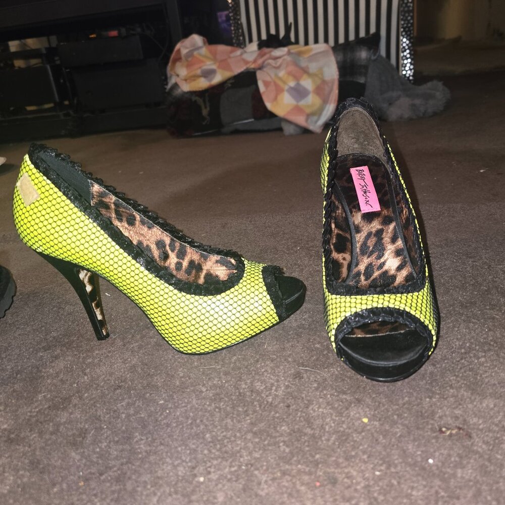 Betsey Johnson heels sz 6